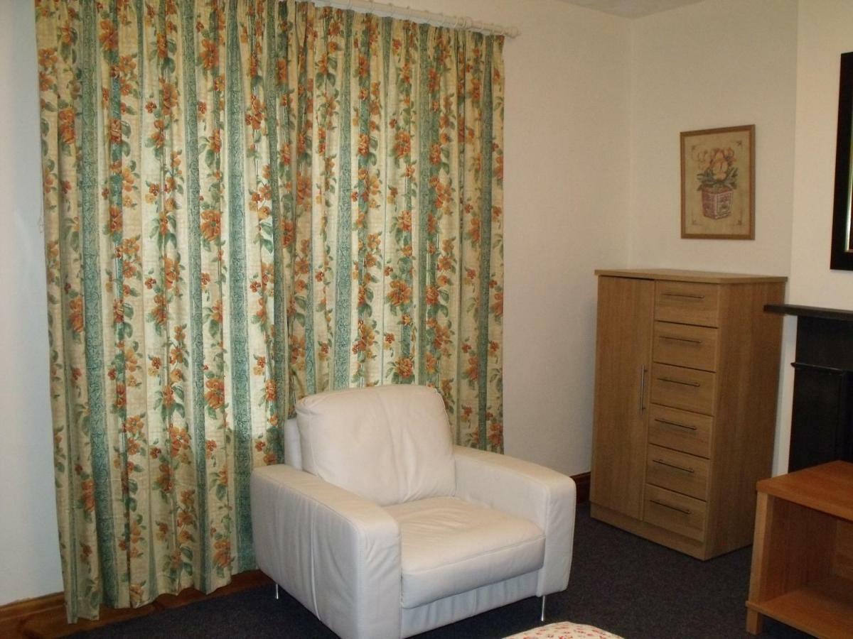 Cosy Ground Floor Disabled Friendly Room In Farm House Llandderfel Buitenkant foto