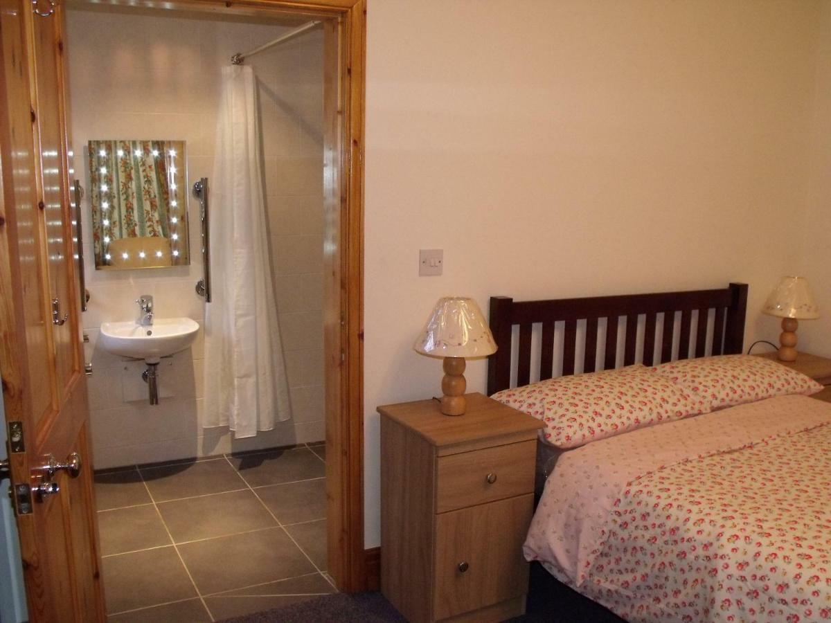 Cosy Ground Floor Disabled Friendly Room In Farm House Llandderfel Buitenkant foto