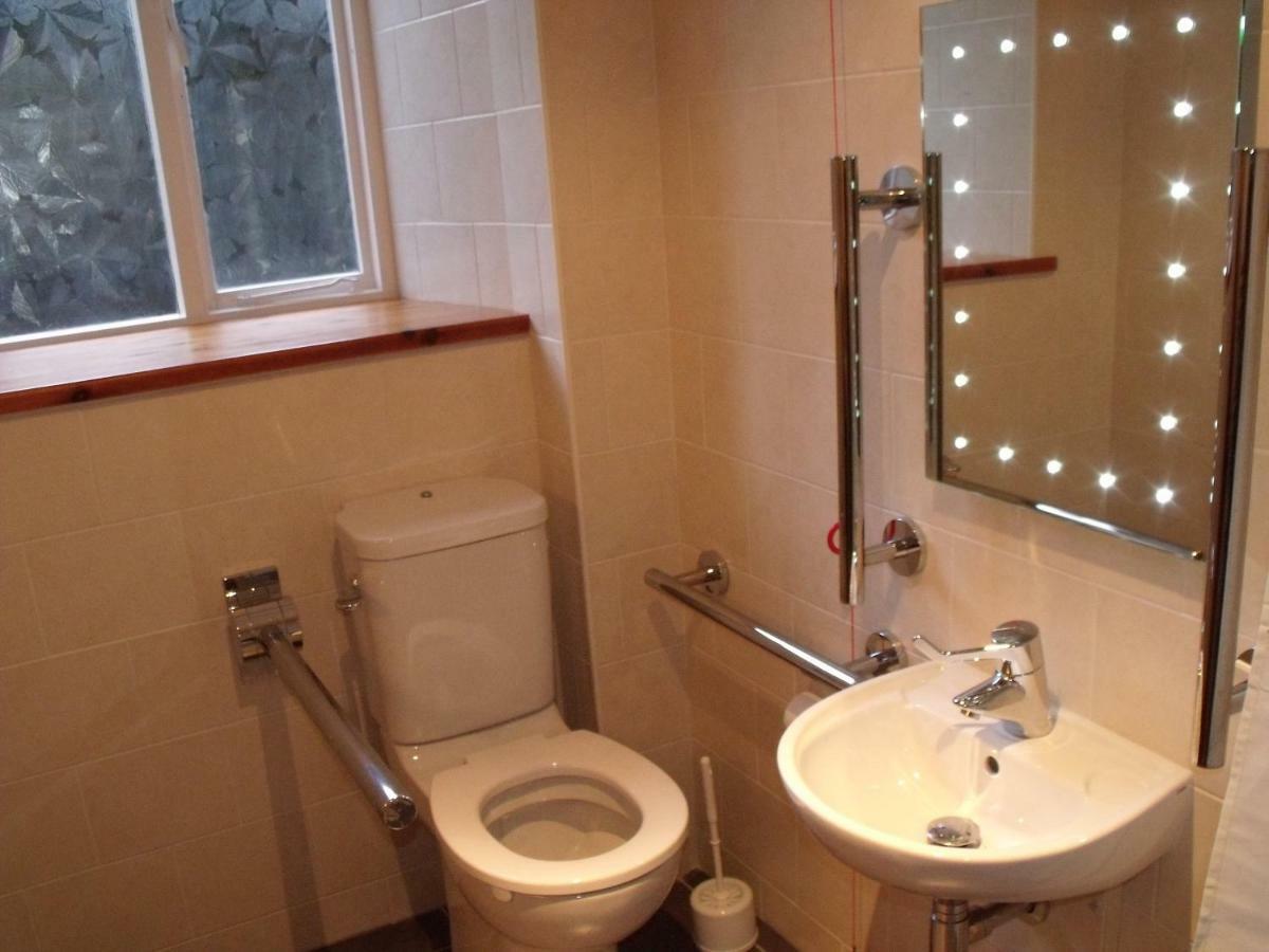 Cosy Ground Floor Disabled Friendly Room In Farm House Llandderfel Buitenkant foto
