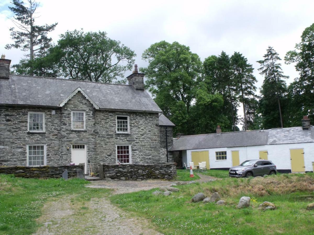 Cosy Ground Floor Disabled Friendly Room In Farm House Llandderfel Buitenkant foto