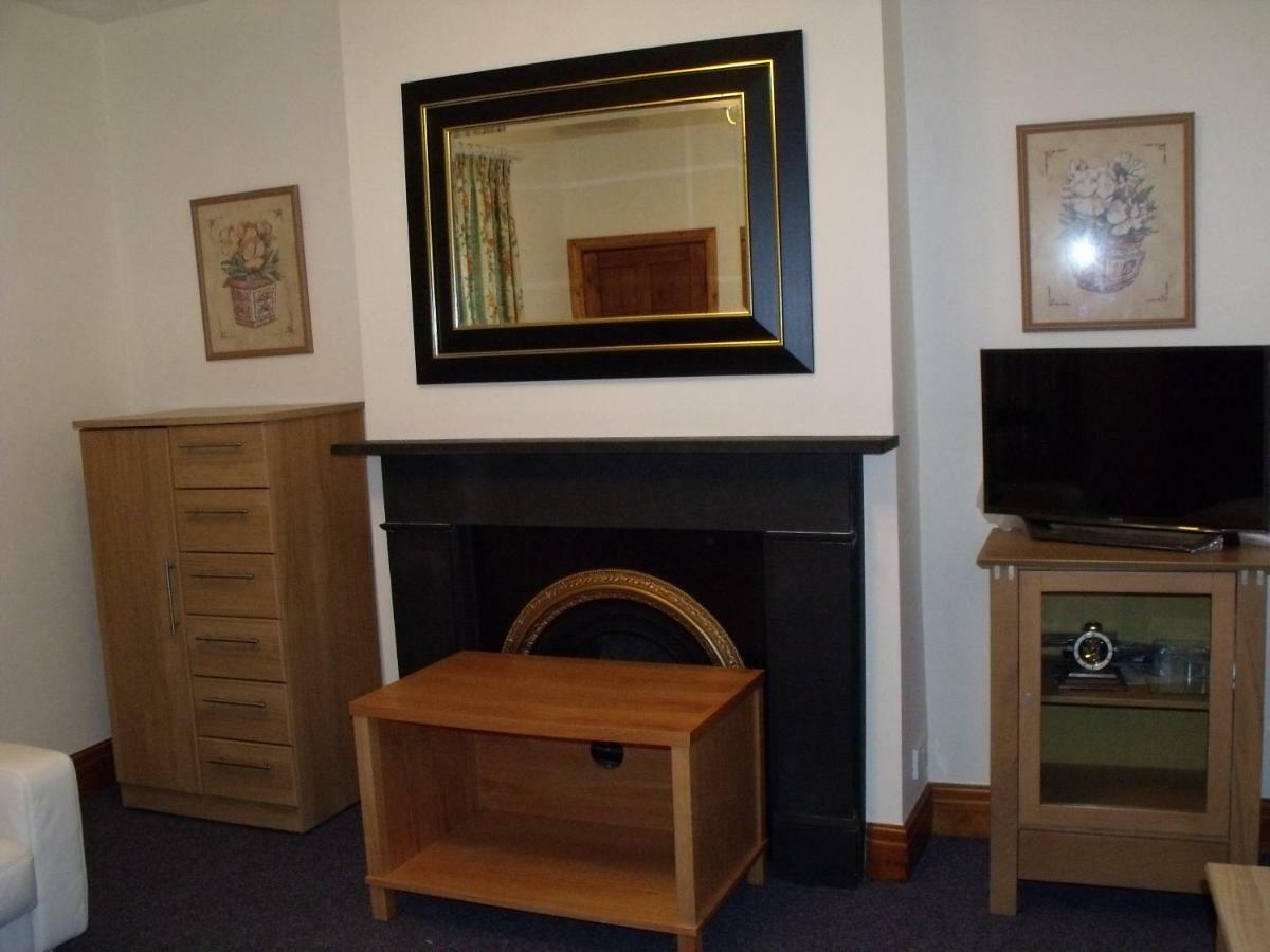 Cosy Ground Floor Disabled Friendly Room In Farm House Llandderfel Buitenkant foto